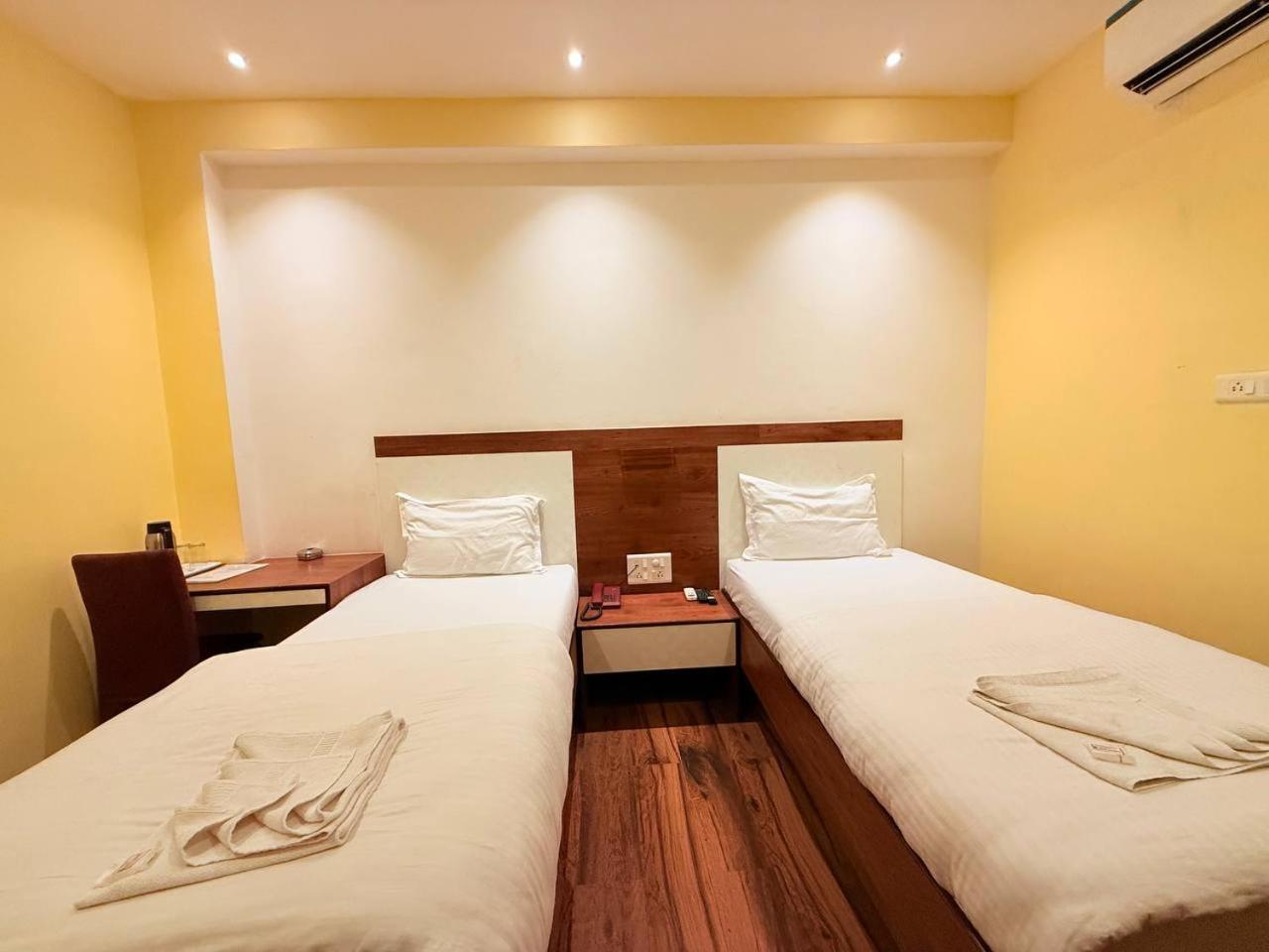 Shivam Hotel Varanasi - Near Kashi Vishwanath Temple With Parking And Lift Екстер'єр фото