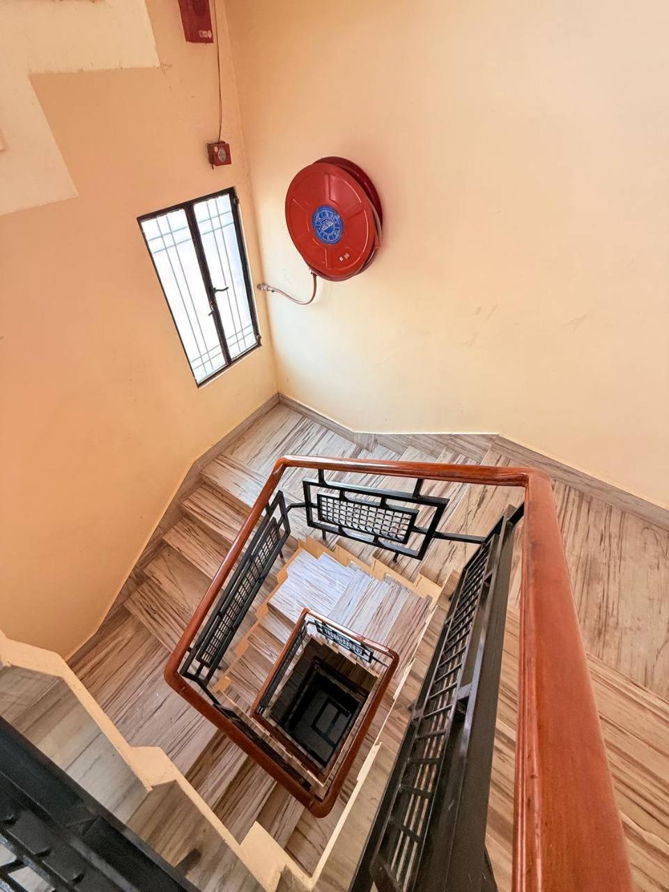 Shivam Hotel Varanasi - Near Kashi Vishwanath Temple With Parking And Lift Екстер'єр фото