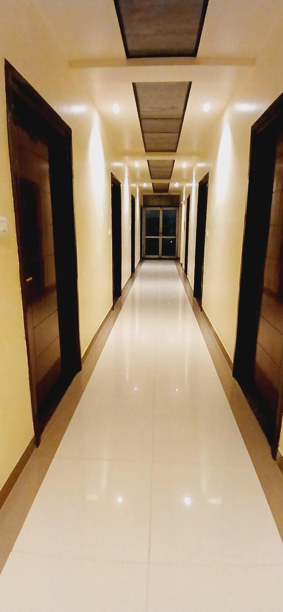 Shivam Hotel Varanasi - Near Kashi Vishwanath Temple With Parking And Lift Екстер'єр фото